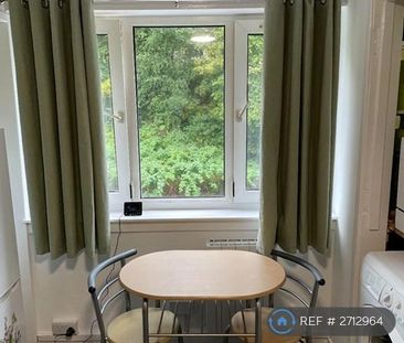 3 bedroom flat to rent - Photo 2