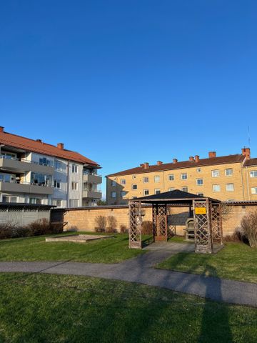 Nävertorps torg, Katrineholm - Photo 2