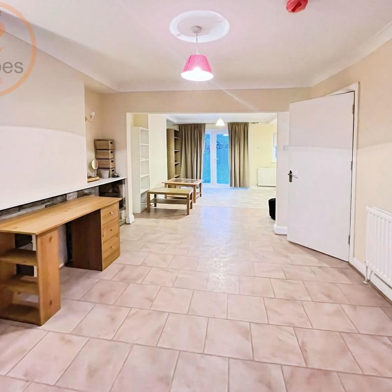 5 bedroom house to rent - Photo 1