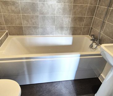 Grant Close, Spalding, Donington - Photo 3
