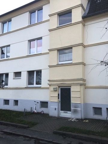 Zentral gelegen: renovierte 3-Zimmer-Wohnung - Photo 2