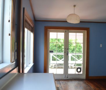 Central Three-Bedroom Home - Photo 3