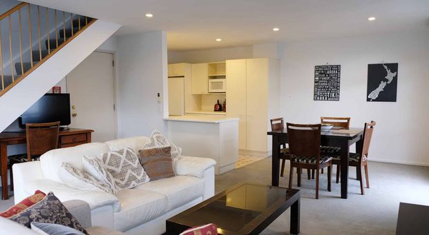 Furnished, move-in ready, 1st week rent FREE - Photo 1