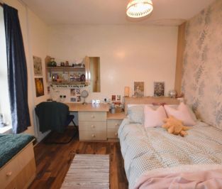 6 bedroom Flat in Brudenell Road, Leeds - Photo 2