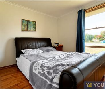 Spacious Family Home with Triple Garage and Large Shed! - Photo 6