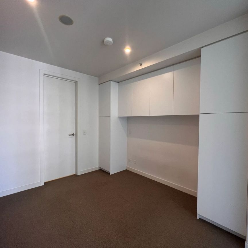 Modern One-Bedroom Apartment in a Highly Sought-After Complex - Photo 1