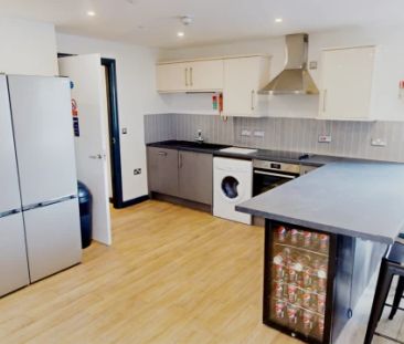 Flat 5-Bedroom D - Photo 1