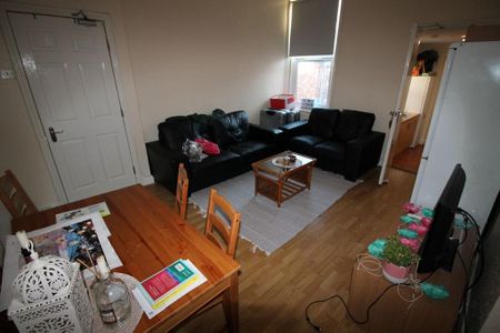 5 bedroom flat to rent - Photo 2