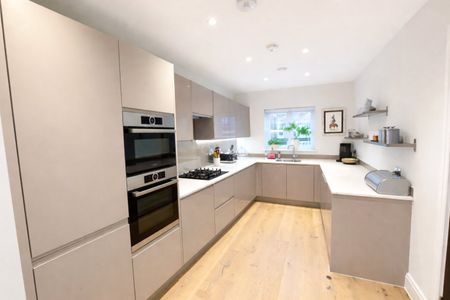 Red Cedar Avenue, Fleet, Hampshire, GU51 - Photo 2