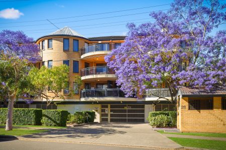 Exceptional Three-Bedroom Apartment with Double Parking & City Views - Photo 3