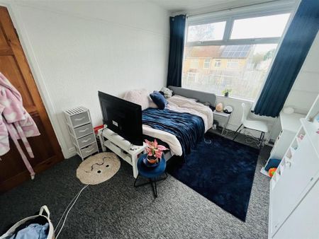 4 bedroom house to rent - Photo 3