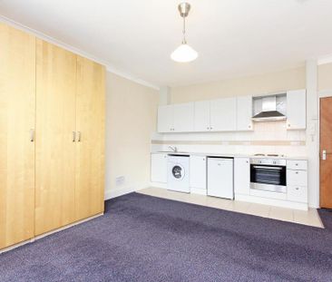 Studio to rent - Photo 6