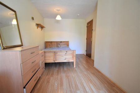 6 bedroom semi-detached house to rent - Photo 2