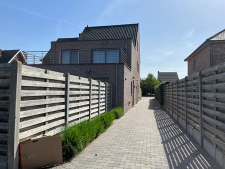 Gezellig ingericht duplex-app met 1 grote slaapkamer. Rustige ligging. Carport als parkeerplaats. - Foto 4