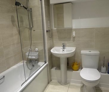 2 Bed Terraced House, Clarence Gardens, LU1 - Photo 5