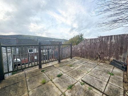 3 bedroom terraced house to rent - Photo 4