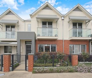 Stunning Double Story Townhouse - Photo 1