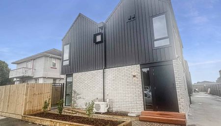 Modern comfort on Gloucester Street - Photo 2