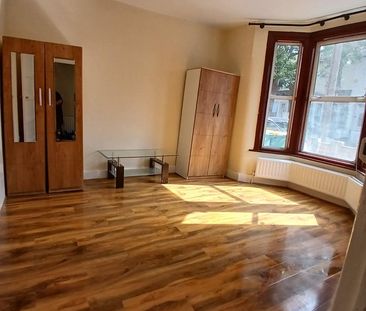 3 Bed Semi-Detached House, Perth Road, E13 - Photo 1