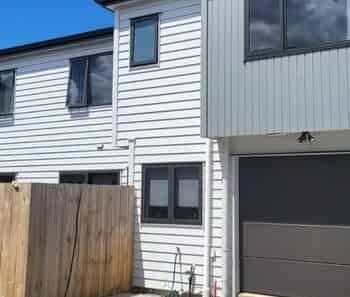 3 Bedroom + 2 Bathrooms Townhouse - Photo 1