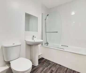 1 Bed Flat, Newham Way, E6 - Photo 6