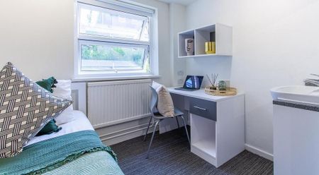 1 bedroom in a flat share to rent - Photo 5