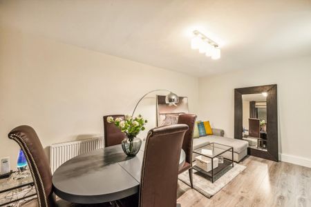 3 bedroom flat to rent - Photo 2