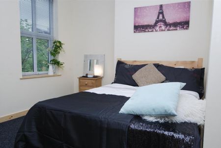 4 bedroom flat to rent - Photo 3