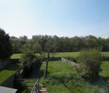2 bedroom end of terrace house to rent - Photo 5