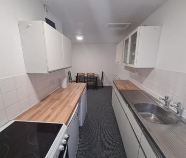 3 bedroom private hall to rent - Photo 2