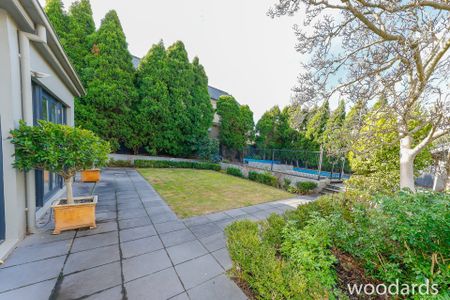 Neo-Georgian Canterbury Elegance! - Photo 2