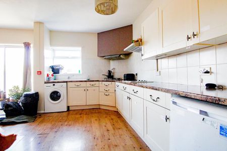 1 bedroom in a house share to rent - Photo 4