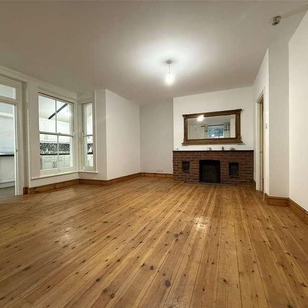 Avenue House, Searle Street, Crediton, Devon, EX17 - Photo 1