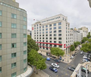Room in a shared 6-bedroom apartment for rent in Lisbon, bills incl... - Photo 3