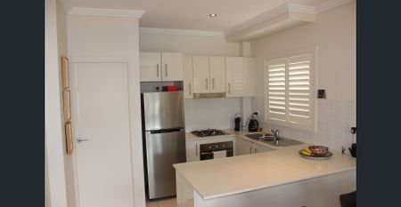 Light filled Townhouse! - Photo 5