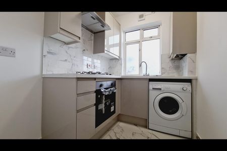 2 Bed Flat, Streatham Vale, SW16 - Photo 4