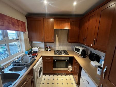 3 bedroom flat to rent - Photo 5