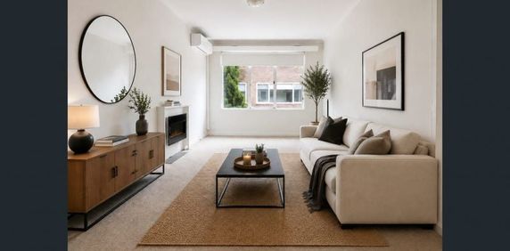 Spacious Top Floor Apartment - Photo 2