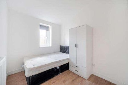 Goldbeaters Grove, Edgware, HA8 - Photo 5