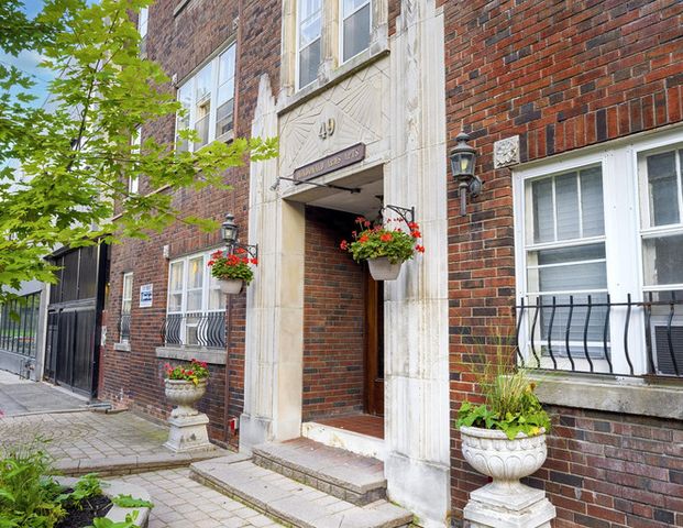 Dundonald Arms Apartments | 49 Dundonald, Toronto - Photo 1