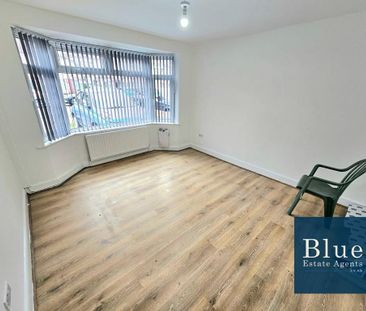 4 bedroom semi-detached house to rent - Photo 2