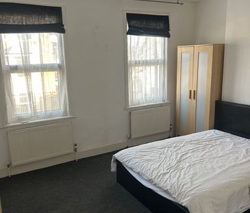 4 Bed Terraced House, Holbrook Road, E15 - Photo 6