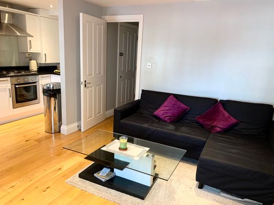 Two Bedroom Flat to Let in Fulham Road - Photo 1