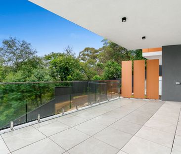 Luxury Three Bedroom Apartment With Parking! - Photo 1