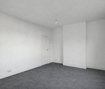 3 bedroom end of terrace house to rent - Photo 6