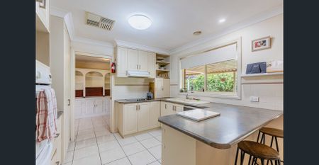 Spacious Family Home - Photo 3