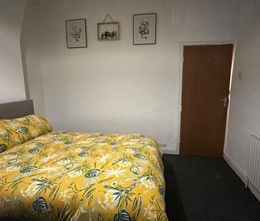 3 bedroom house of multiple occupation to rent - Photo 3