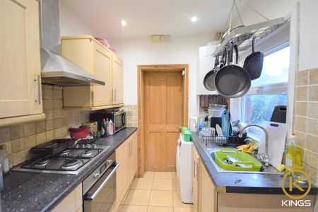 5 bedroom semi-detached house to rent - Photo 5