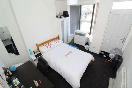 Edmund Road - Bedroom/ Bathrooms, S2 - Photo 2