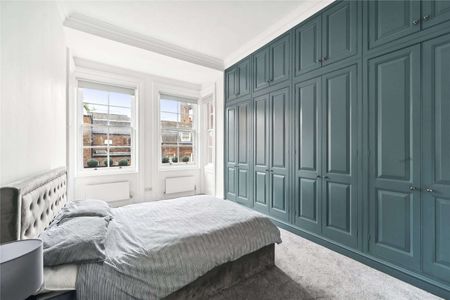 A stunning first and second floor duplex apartment situated in a prestigious Mayfair street. - Photo 3